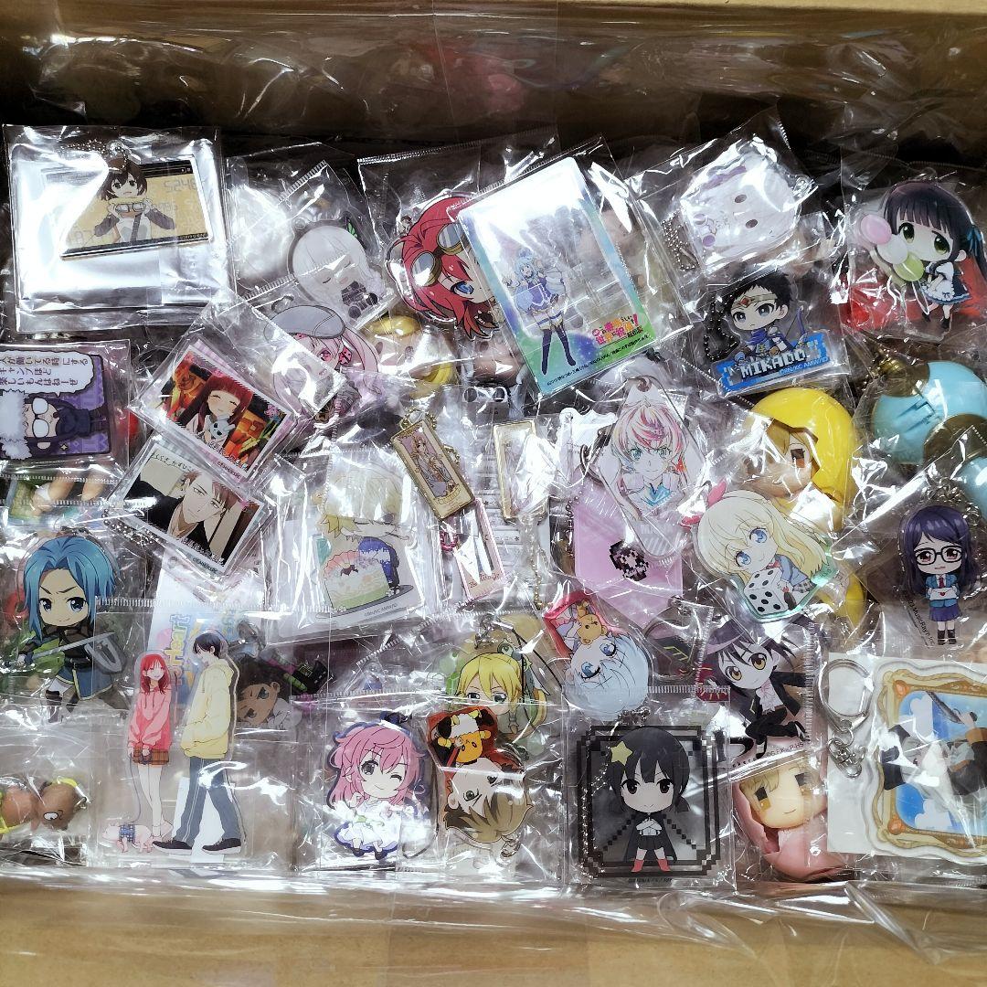 アニメ　キーホルダー　缶バッジ　ラバーストラップ　まとめ売り　ノンジャンル　大量