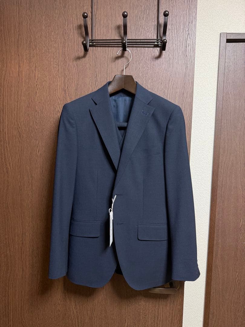 Y4新品未使用！高品質！素敵なネイビーマイクロチェック3ピーススーツ！最新モデル