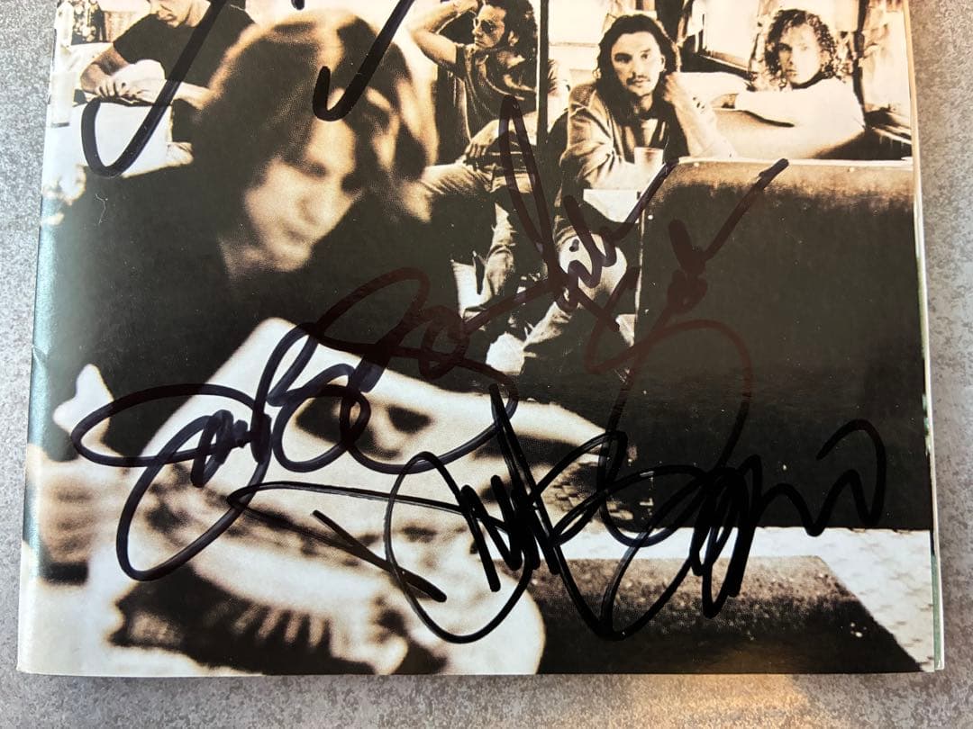 BON JOVI The Best Of 「クロスロード」直筆サイン入り