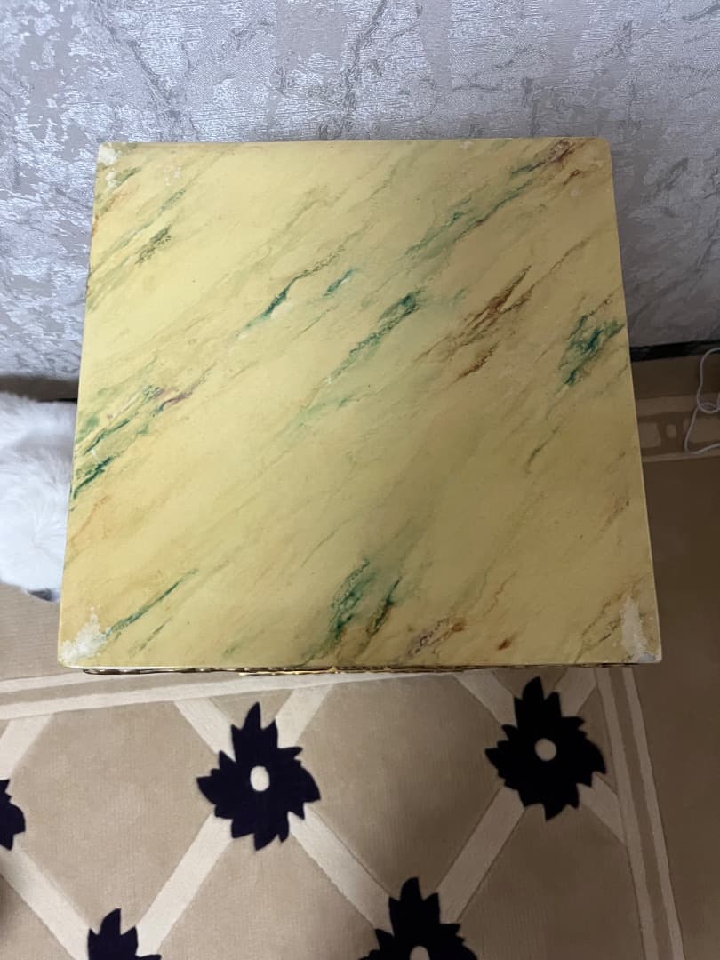 装飾的なアンティーク花瓶台