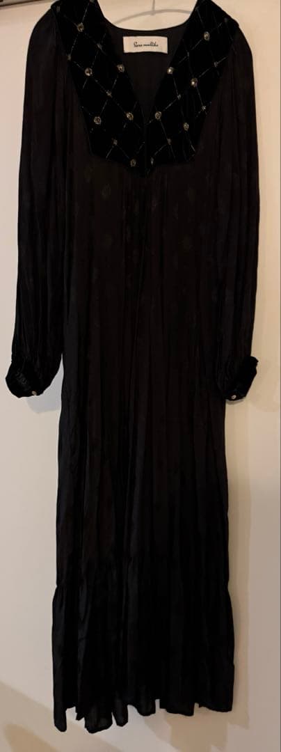 ワンピース Sara mallika VELVETBEADSEMBROIDERY DRESS