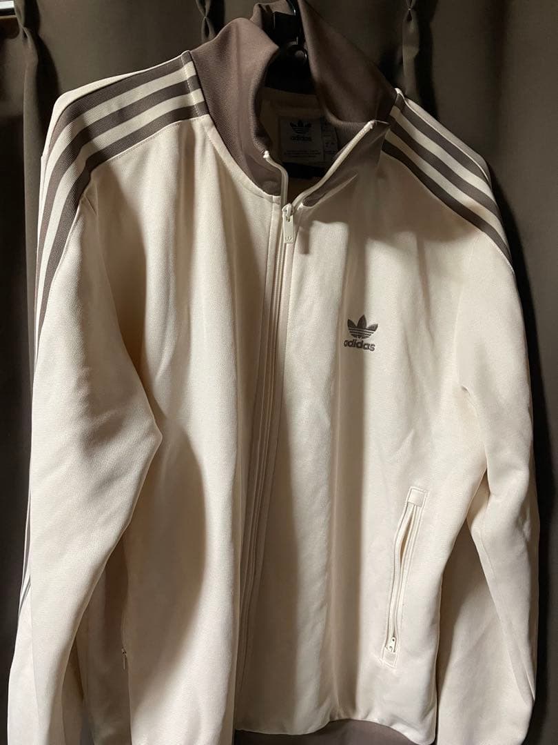 adidas トラックジャケット　カーキ