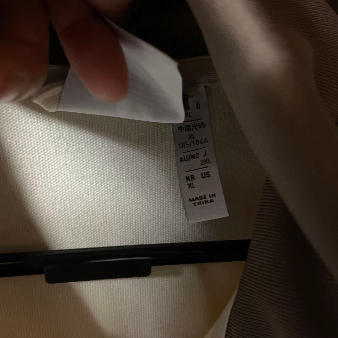 adidas トラックジャケット　カーキ