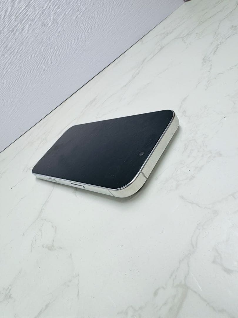 美品　iPhone 16 Pro 256GB MYN13J/A SIMフリー