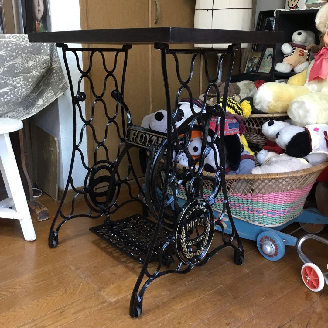 ※アンティーク※ 足踏みミシン脚のテーブル　アイアン　飾り棚