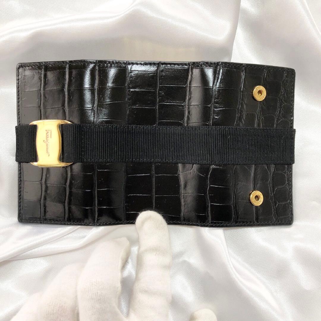 【美品】Ferragamo フェラガモ　型押し　ヴァラリボンキーケース　黒