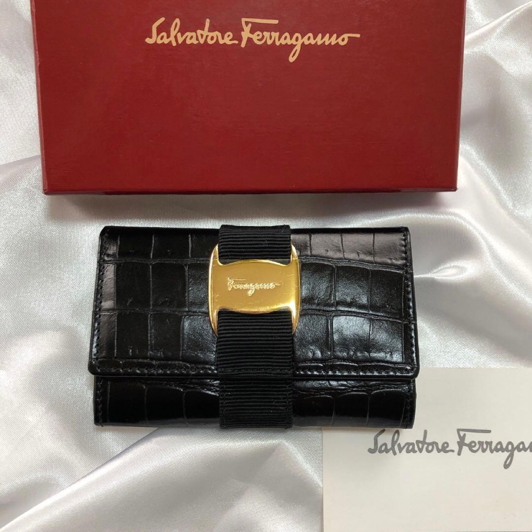 【美品】Ferragamo フェラガモ　型押し　ヴァラリボンキーケース　黒