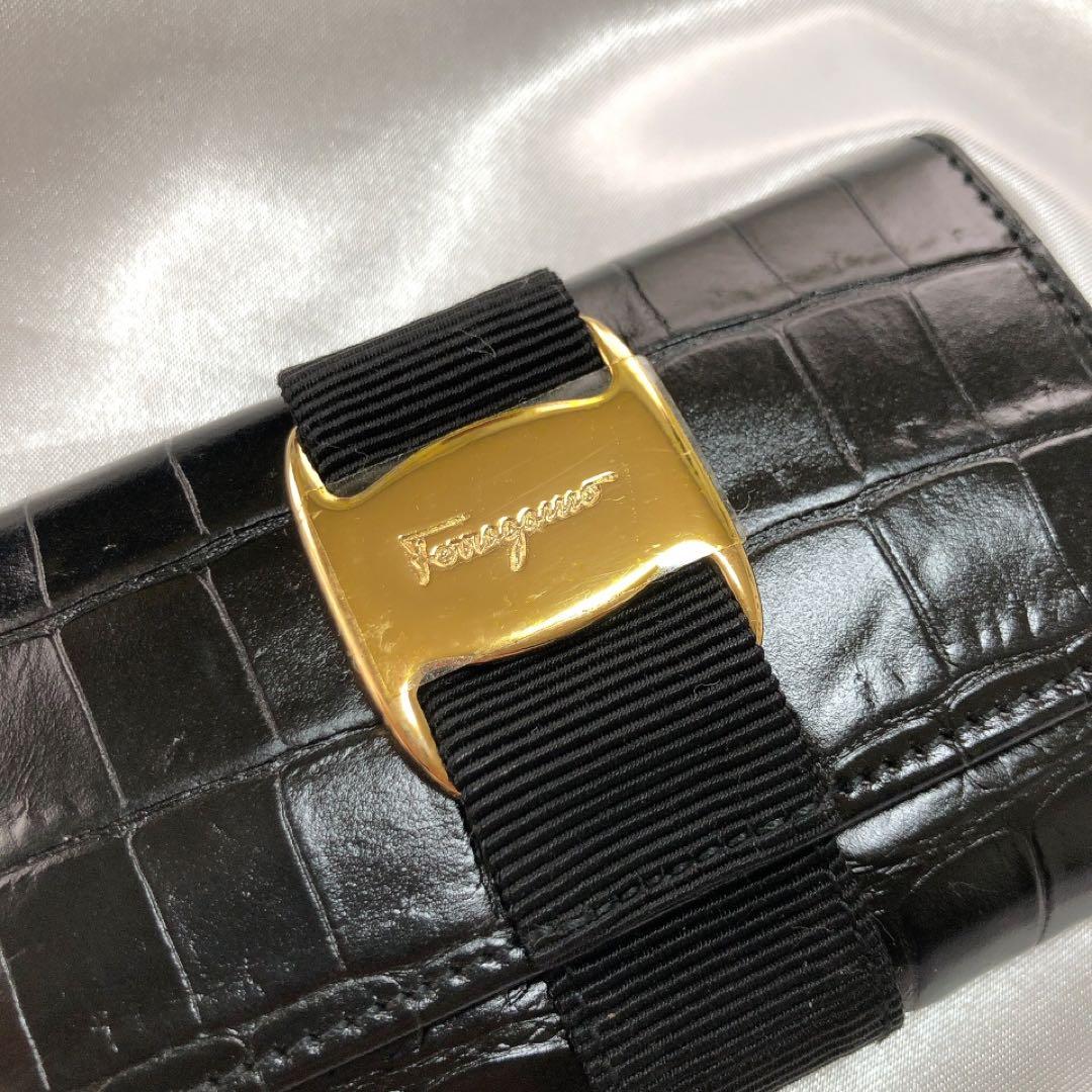 【美品】Ferragamo フェラガモ　型押し　ヴァラリボンキーケース　黒