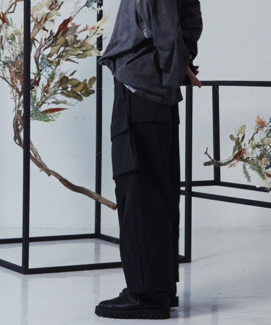 メゾンスペシャル　テック異素材コンビネーションアイレットワイドカーゴパンツ