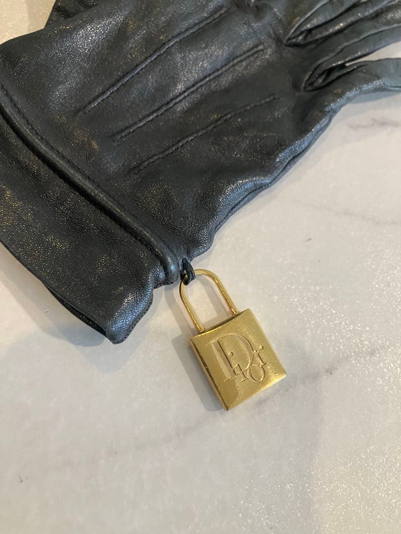 ディオール　グローブ　レザー手袋 黒 カデナ、鍵チャーム付き　Dior
