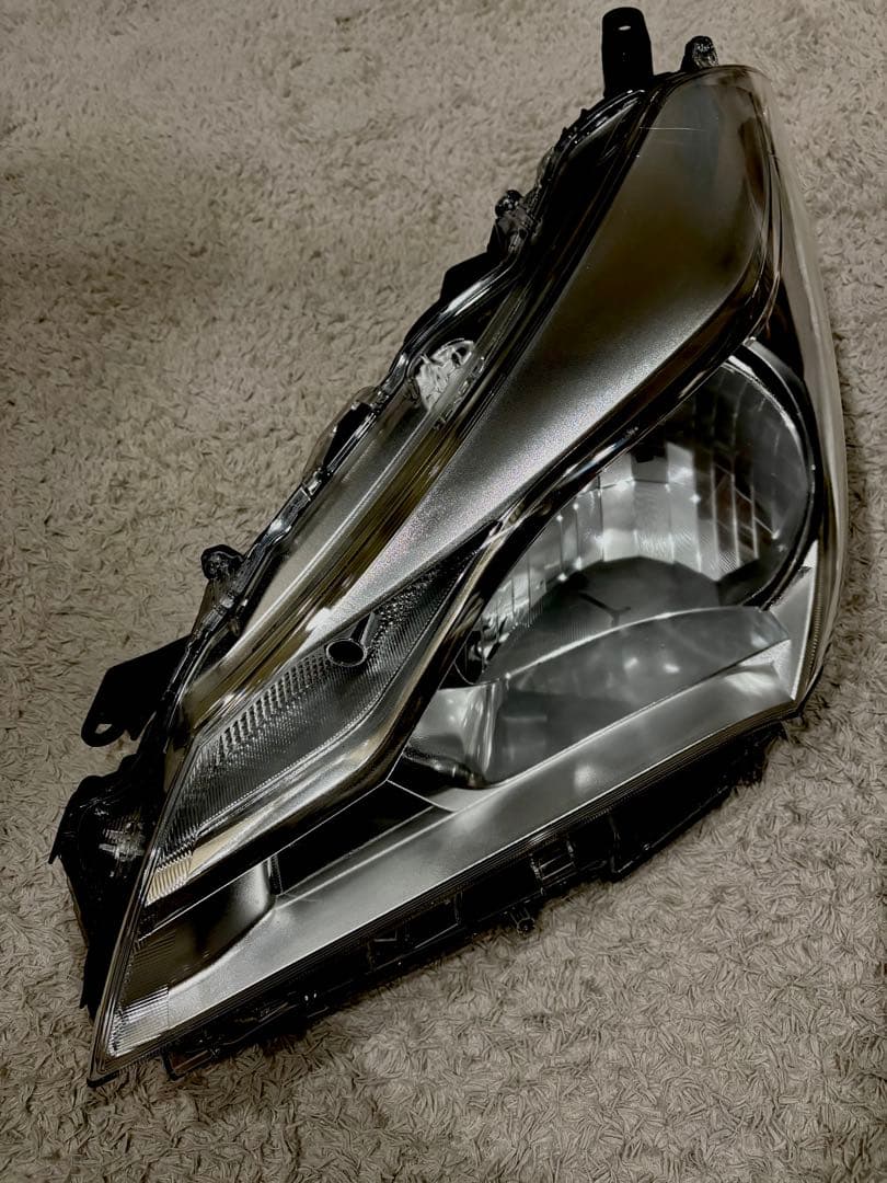 130系 後期 ヴィッツ 純正ヘッドライト 左