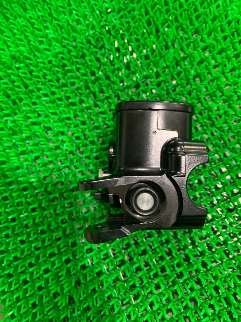 ヤマハ　マジェスティリヤブレーキマスターシリンダー　4D9-W2587-11