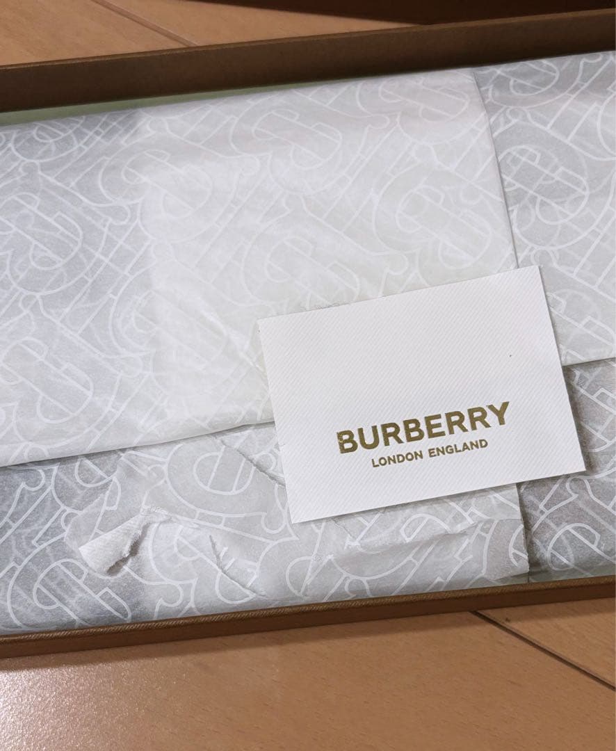 BURBERRY ニット手袋 ブラック・ホワイト