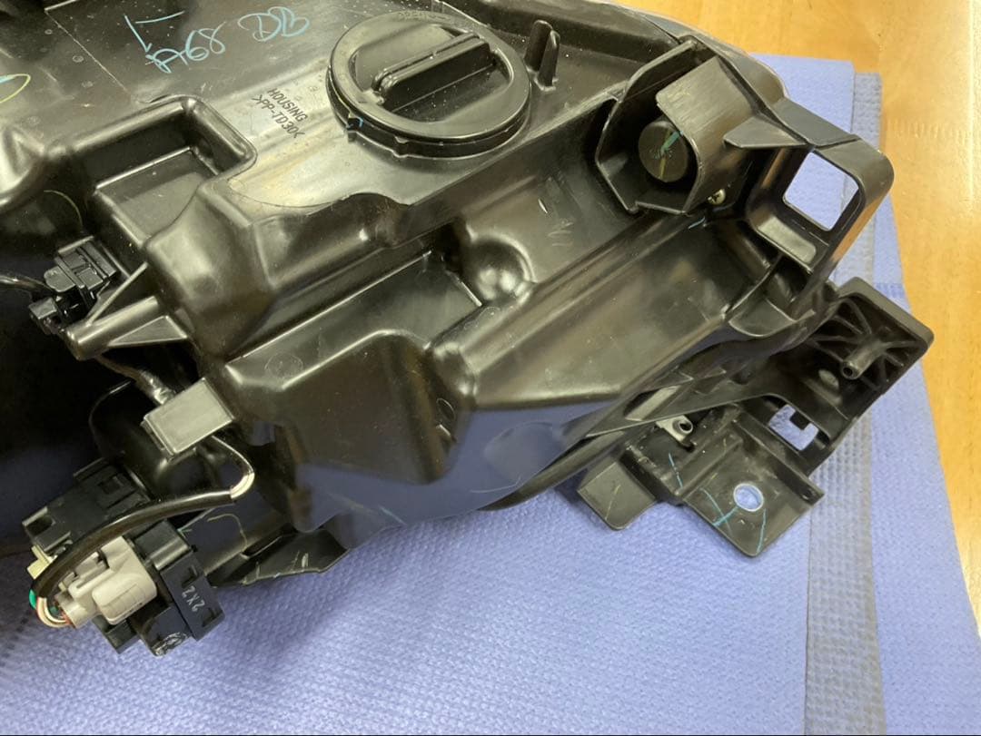 マツダ　マツダ2 右ヘッドライト