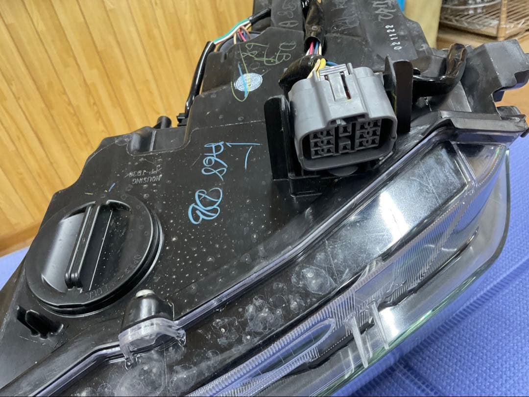 マツダ　マツダ2 右ヘッドライト