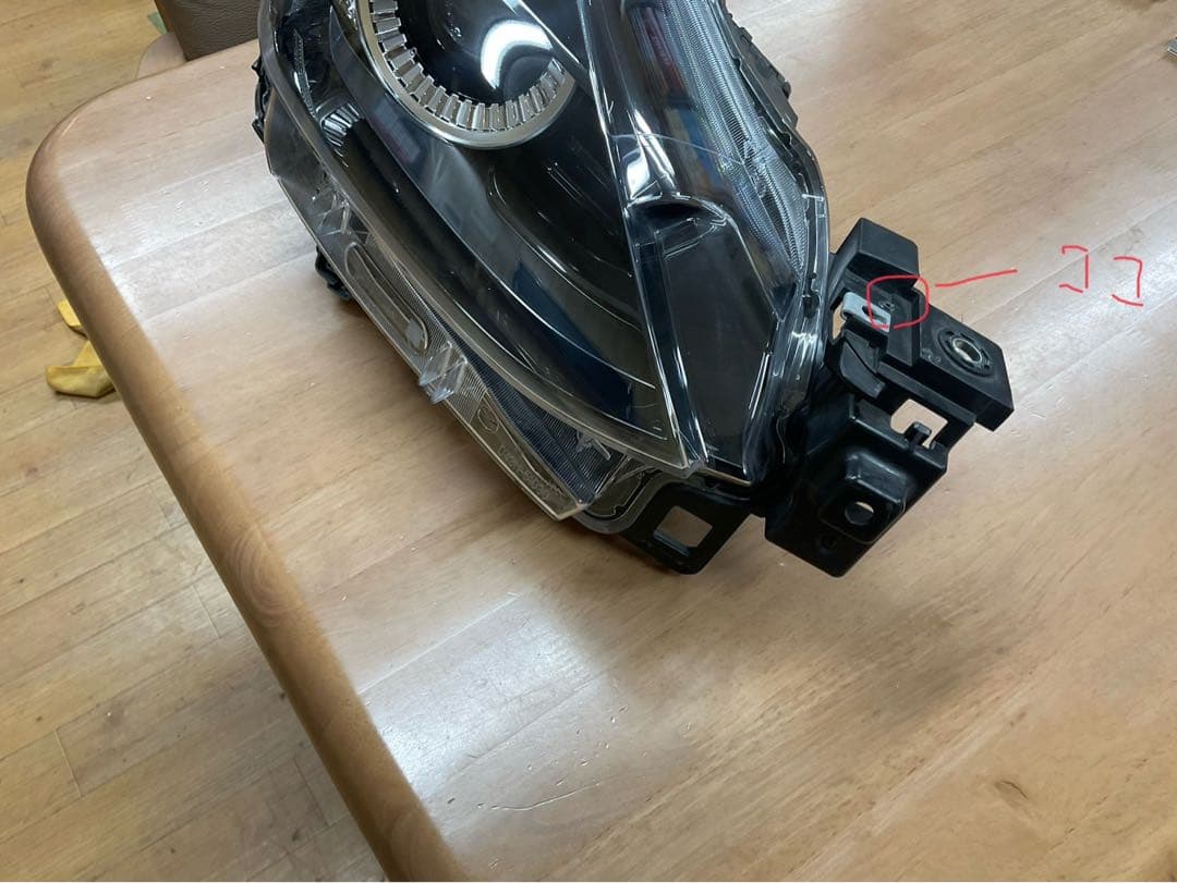 マツダ　マツダ2 右ヘッドライト