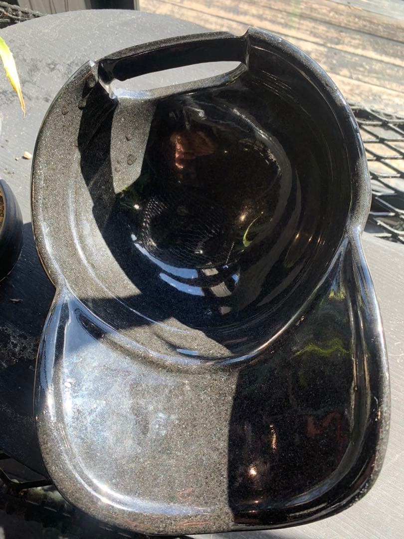 野球帽　石のオブジェ　ニューヨークヤンキース　ベースボールキャップ