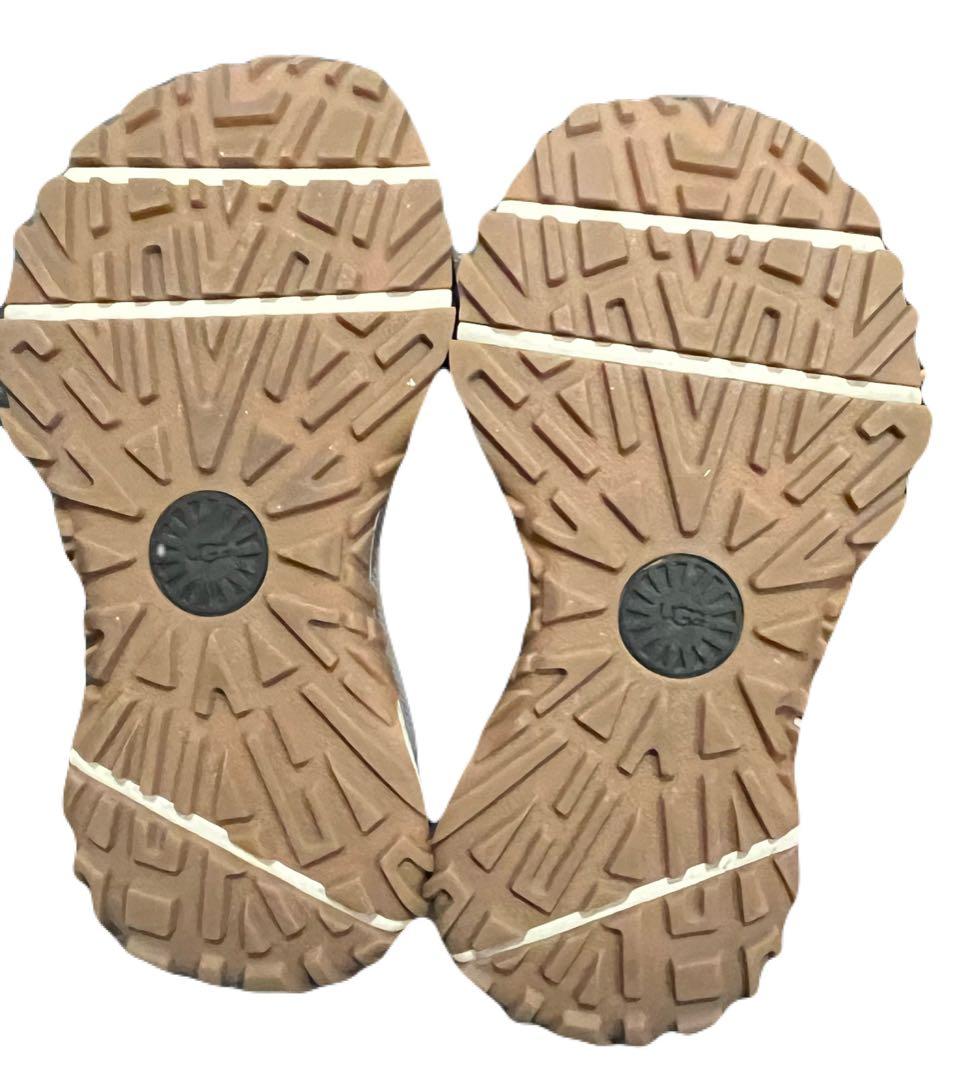 UGG ブラック スニーカー　RETROFI LOW