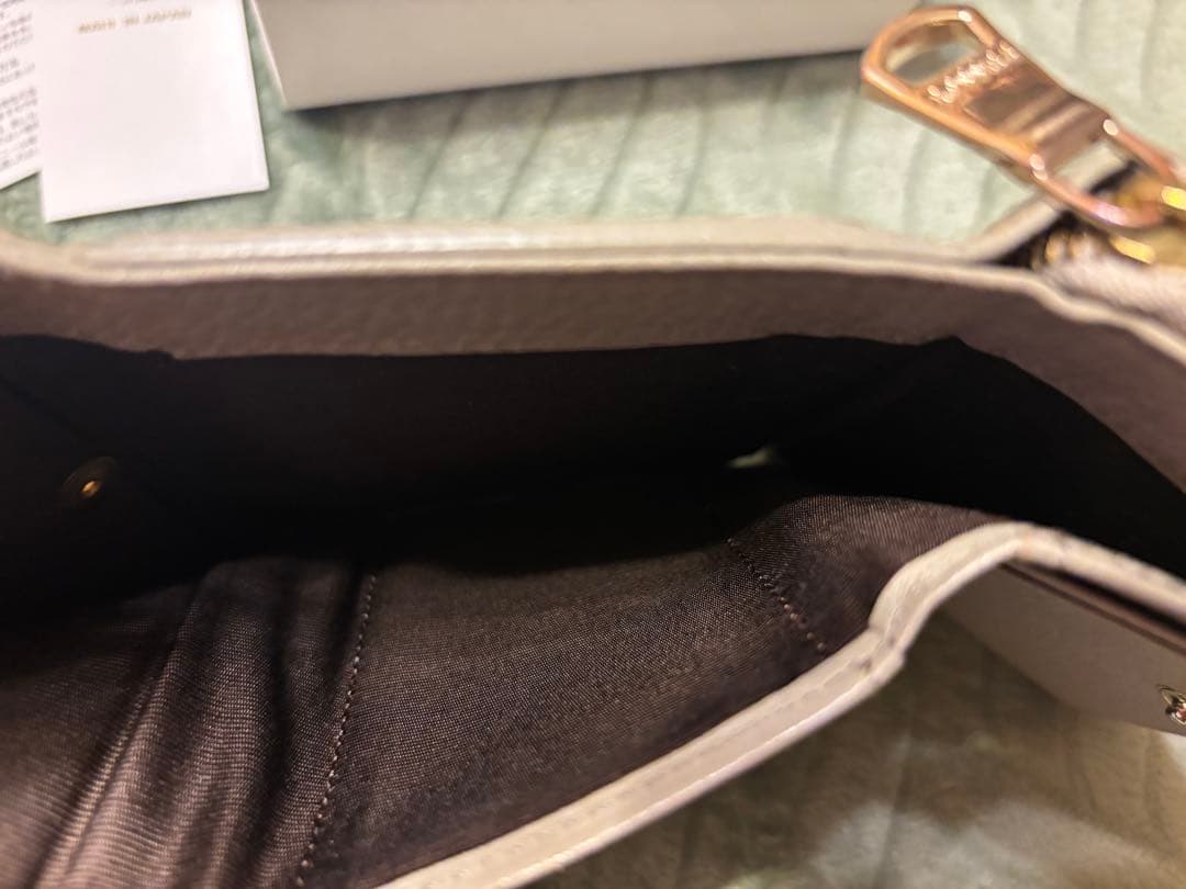 russet レザー三つ折り財布 グレー