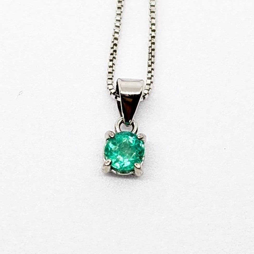あ*ん様 エメラルド　シルバー925 ネックレス
