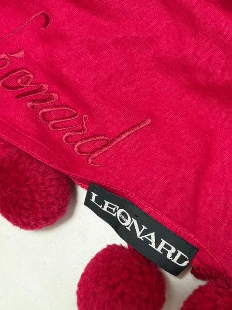 新品未使用★レオナール ウール＆シルク 大判スクエアストール 赤紫 ボンボン付