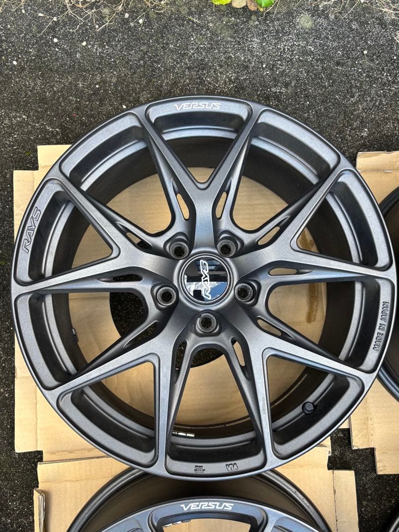 「にゃんた」 RAYS VERSUS VV21S 18インチ ベルサス