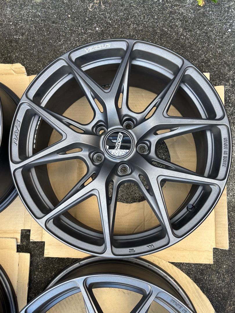 「にゃんた」 RAYS VERSUS VV21S 18インチ ベルサス