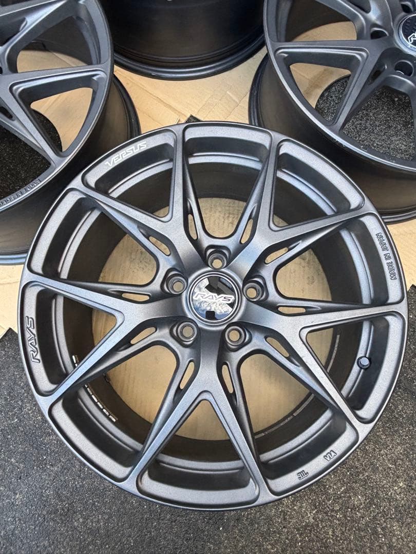 「にゃんた」 RAYS VERSUS VV21S 18インチ ベルサス