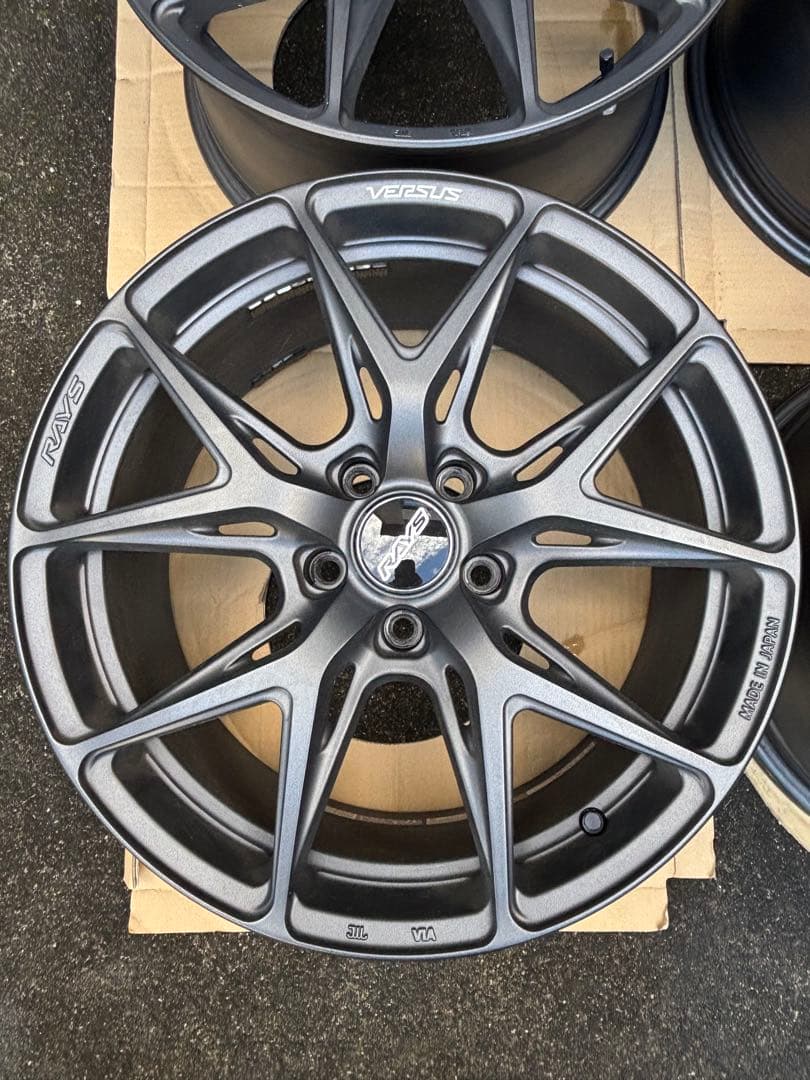 「にゃんた」 RAYS VERSUS VV21S 18インチ ベルサス