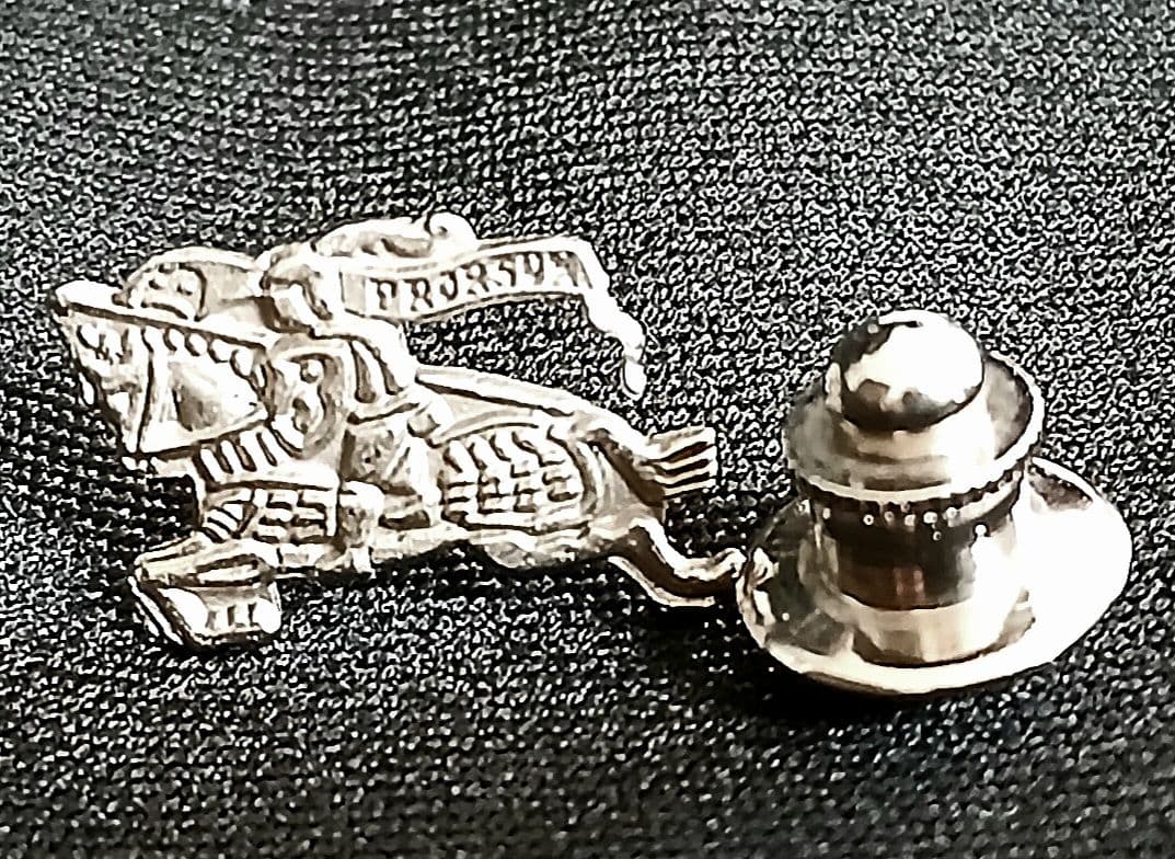 BURBERRY(120㎝)ピンバッジ付フォーマルセットアップスーツ美品