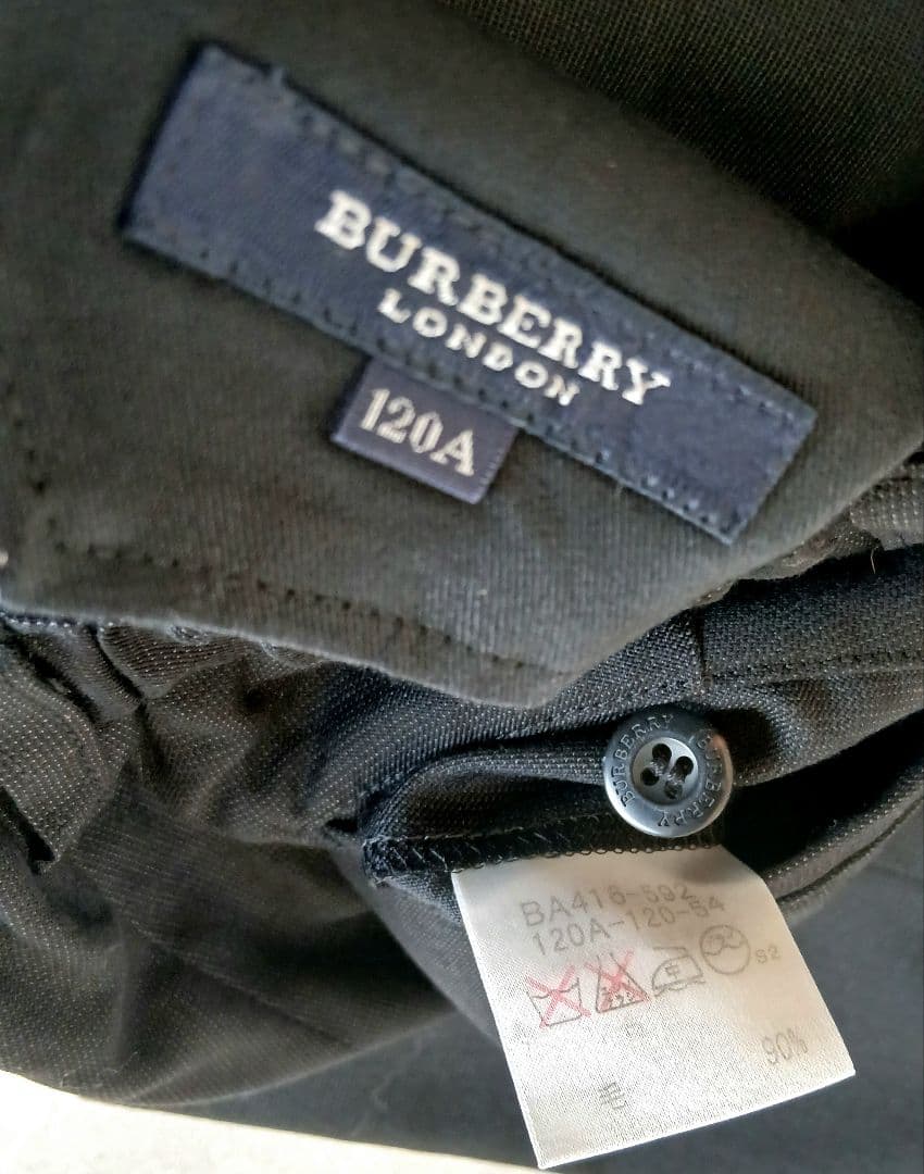 BURBERRY(120㎝)ピンバッジ付フォーマルセットアップスーツ美品