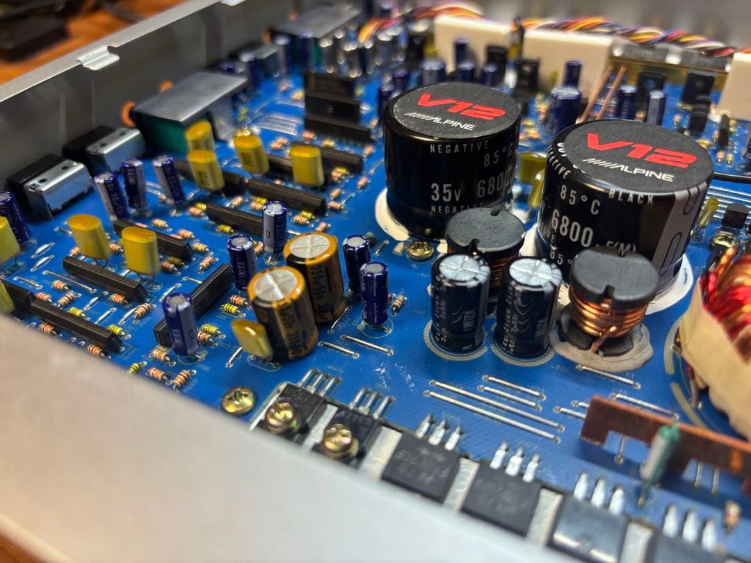 ALPINE MRV-F304 チューニングアンプ