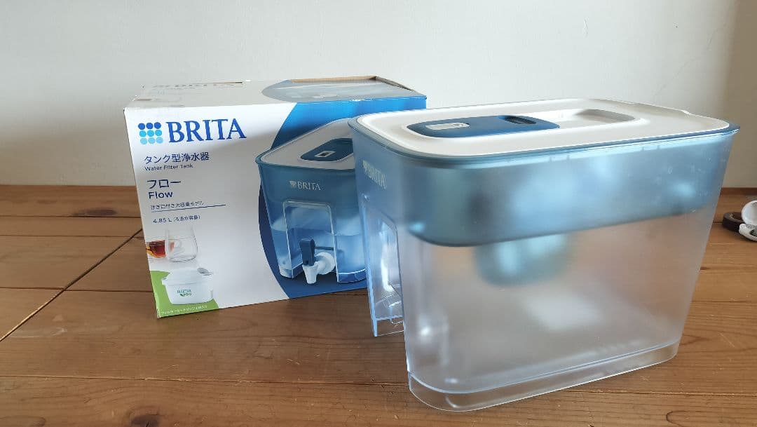 ブリタ　タンク型浄水器+純正台座セット　カートリッジ1個付き