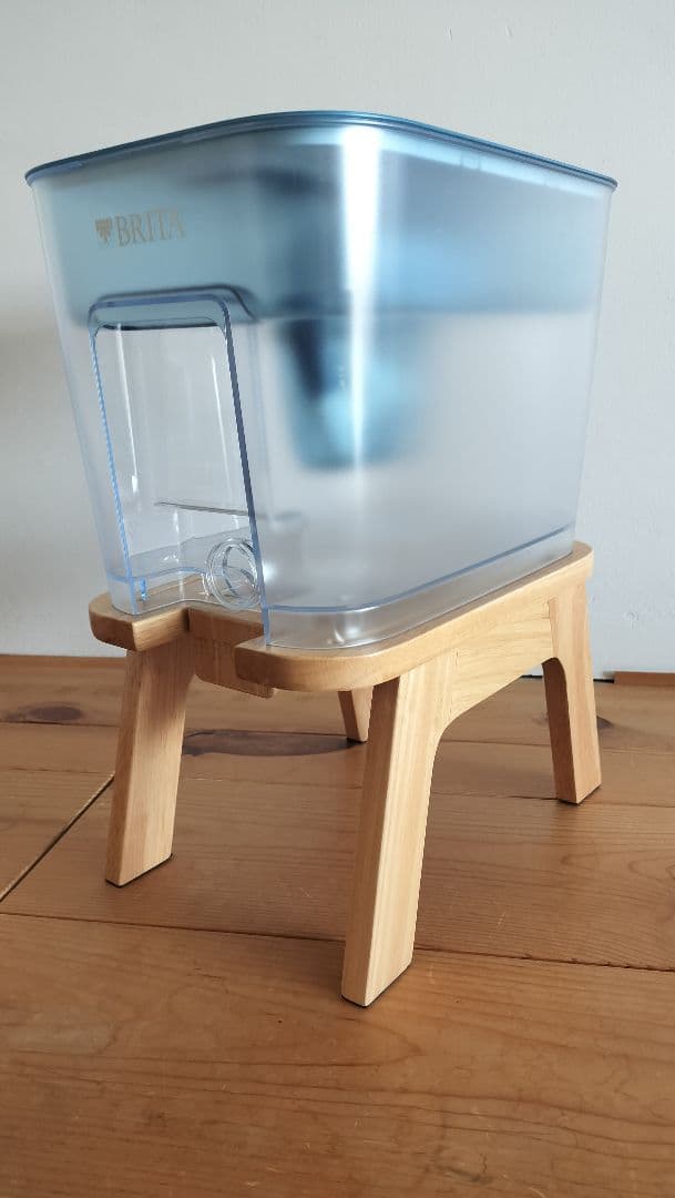 ブリタ　タンク型浄水器+純正台座セット　カートリッジ1個付き