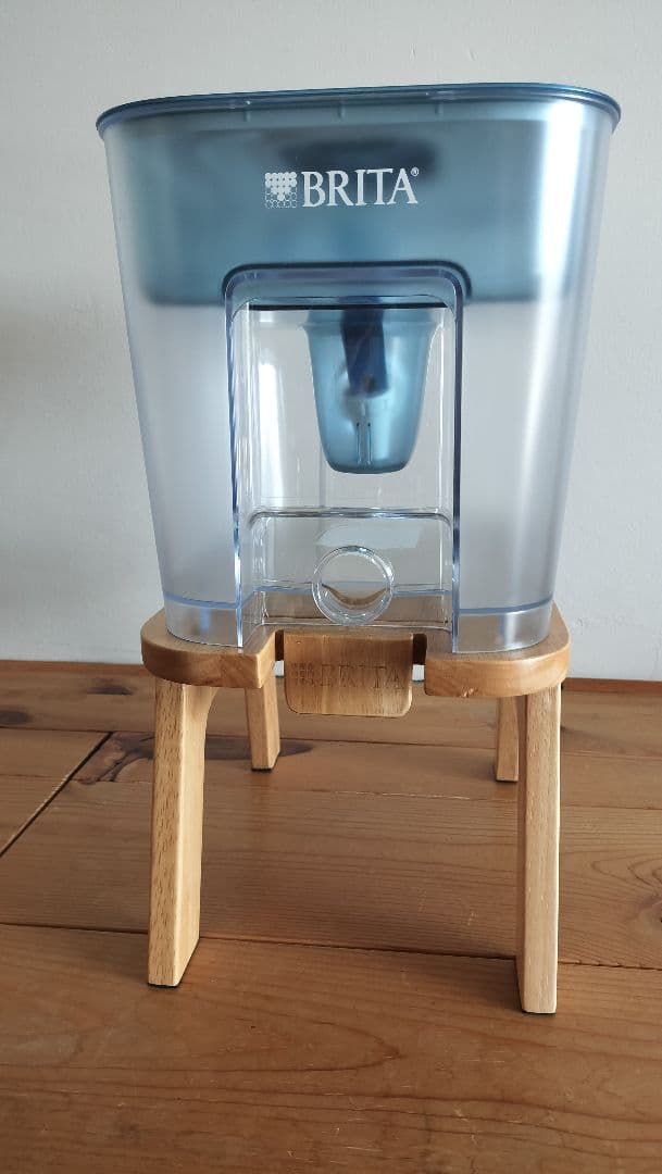 ブリタ　タンク型浄水器+純正台座セット　カートリッジ1個付き