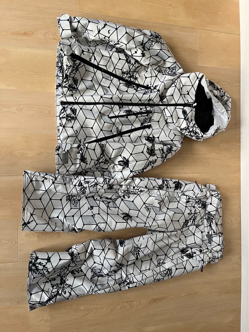 ◎ミズノ デモモデル スキーウェア ジュニア 子供用 130cm 上下セット