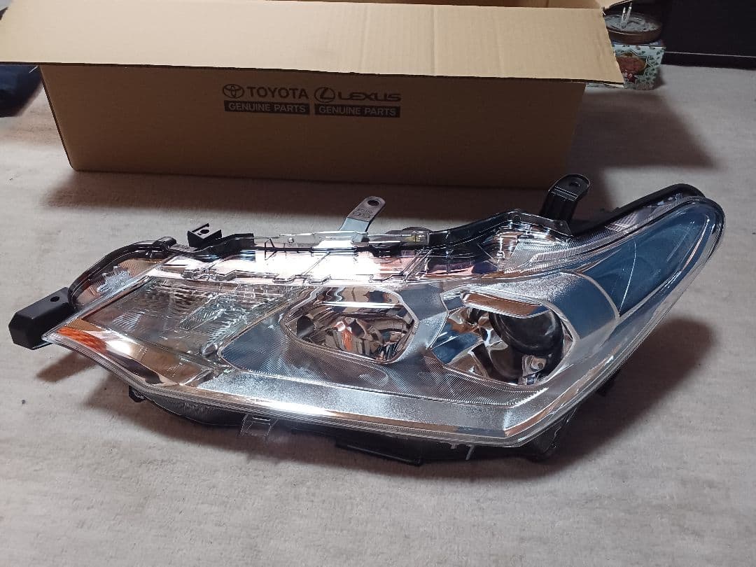 NZE164カローラアクシオ左ベットライト