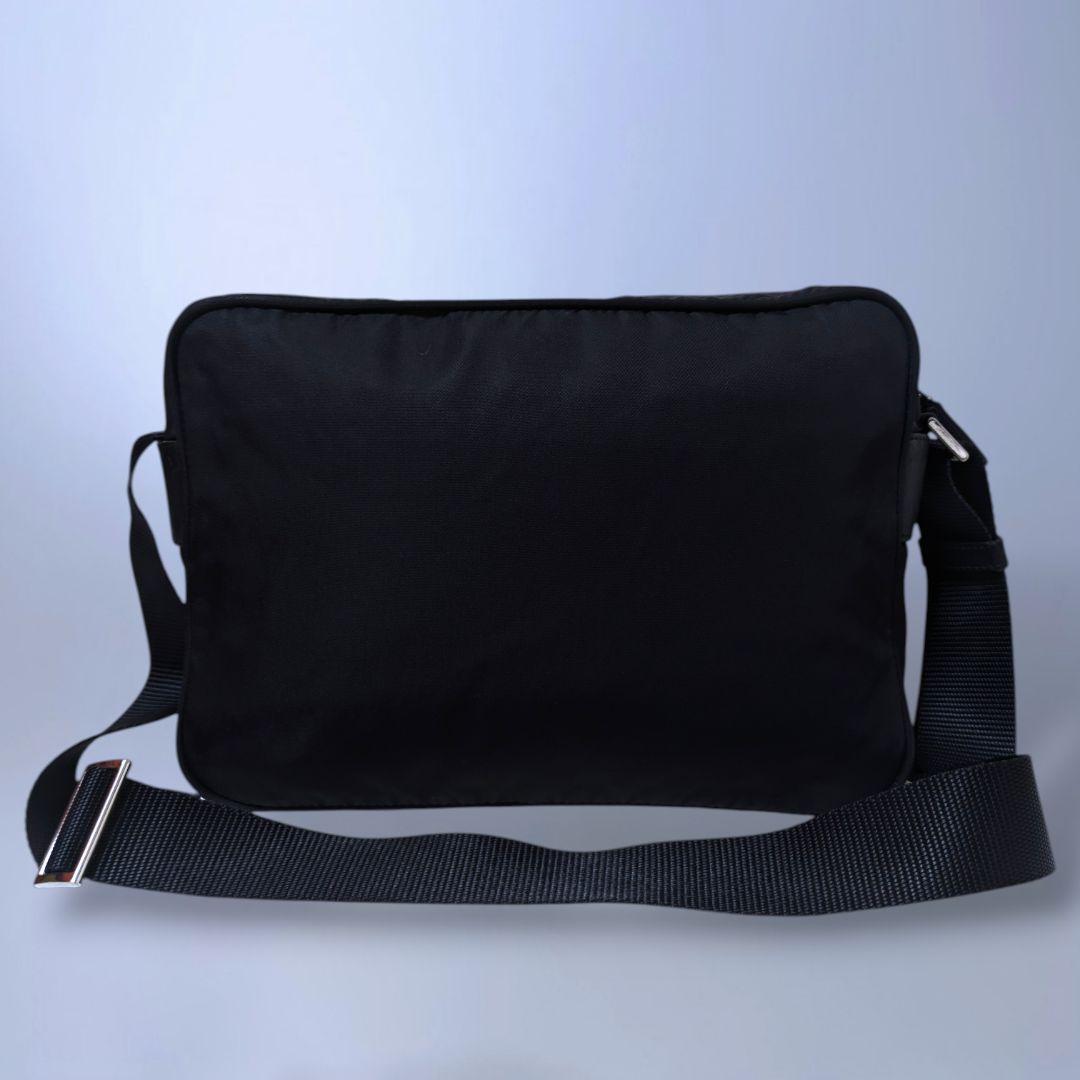 美品 PRADA ショルダーバッグ 斜め掛け カメラバッグ ブラック ナイロン