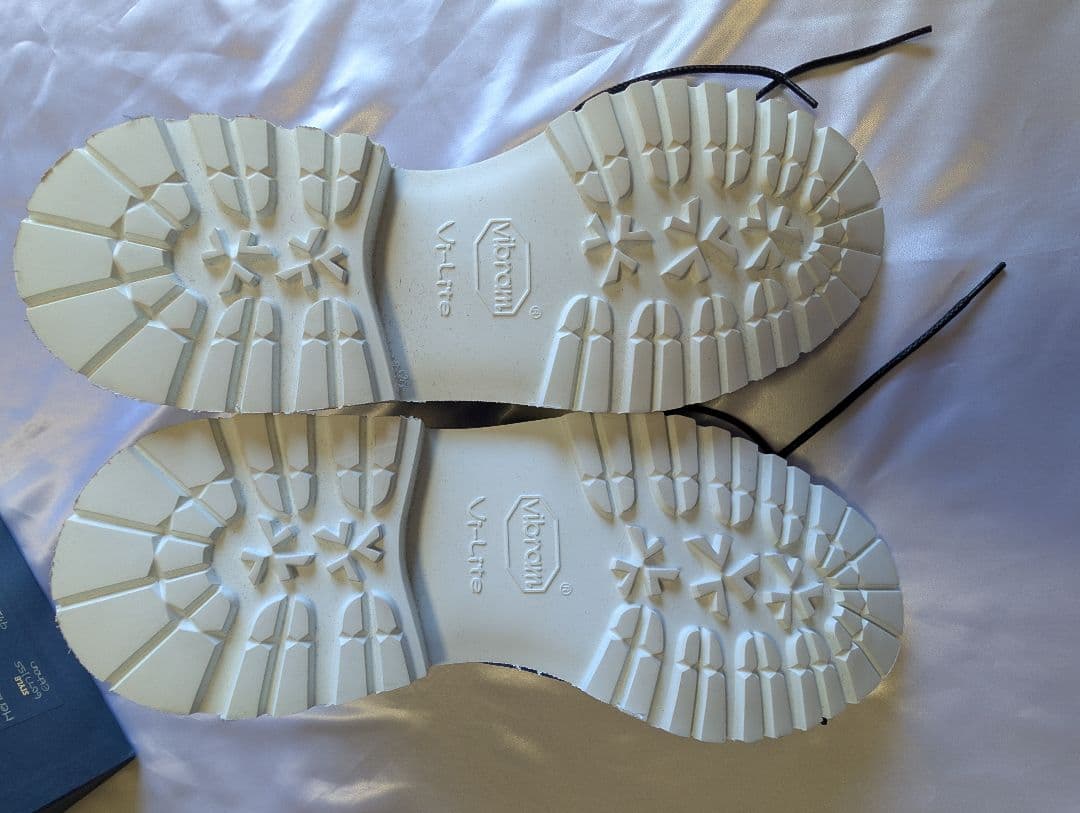 初*者様 新品未使用　tricker's　スエード　ブーツ　ブルー　ビブラムソー