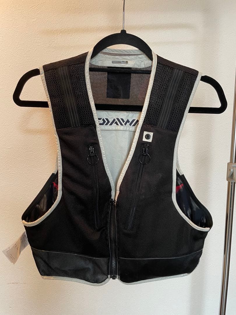 n*o様 美品　ダイワ　スペシャル　バリアテックショートメッシュベスト、キャップ