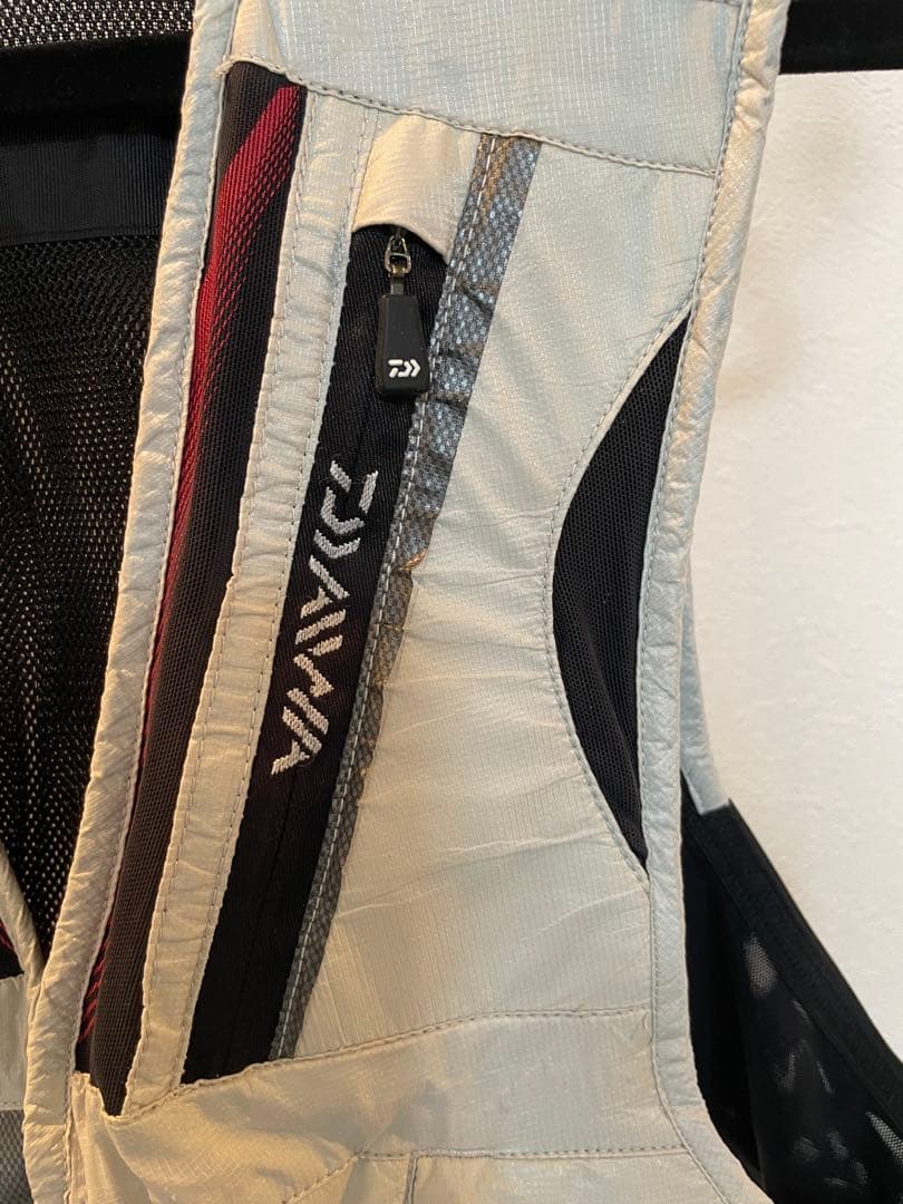 n*o様 美品　ダイワ　スペシャル　バリアテックショートメッシュベスト、キャップ