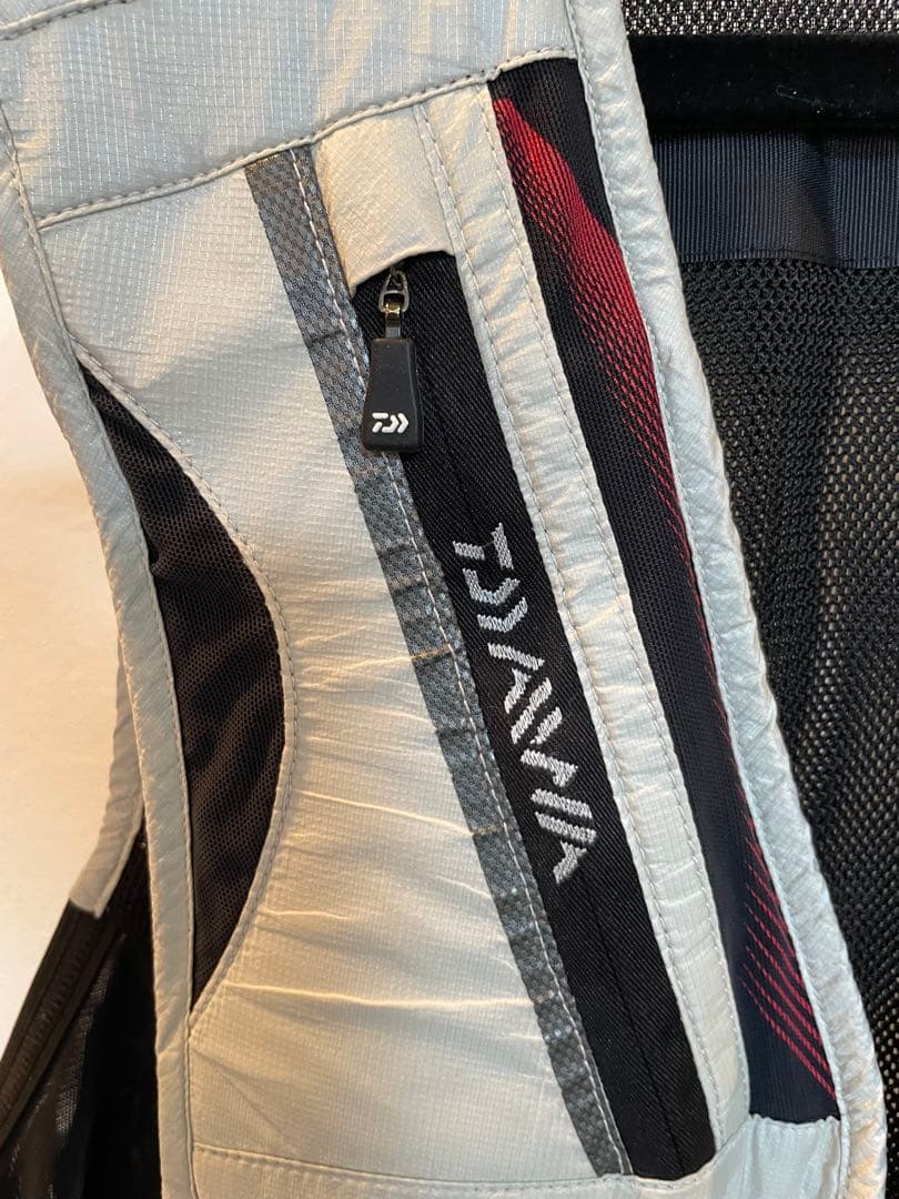 n*o様 美品　ダイワ　スペシャル　バリアテックショートメッシュベスト、キャップ