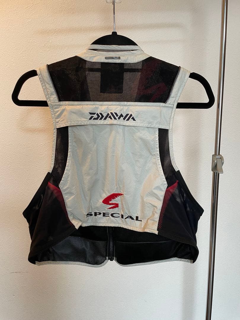 n*o様 美品　ダイワ　スペシャル　バリアテックショートメッシュベスト、キャップ