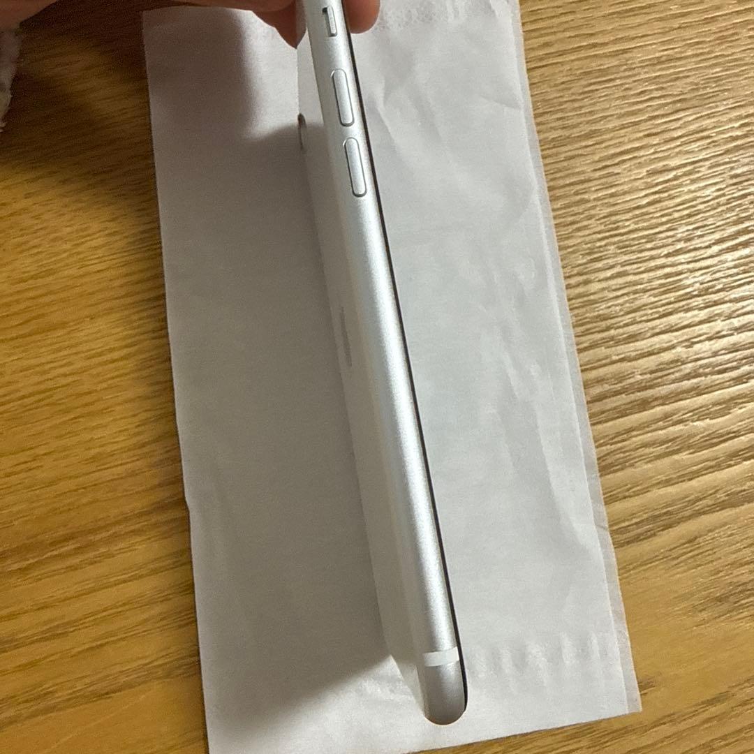 美品　iPhone SE 2世代　64GB