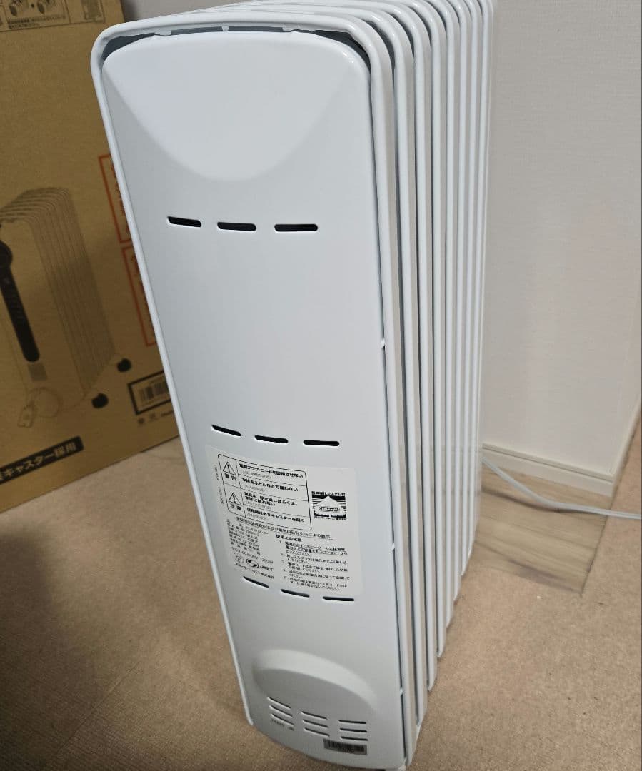 ほぼ未使用 美品 DeLonghi オイルヒーター　8~10畳用　JRE0812