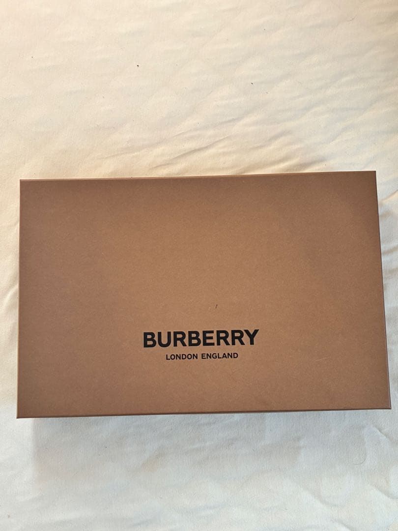 新品未使用！バーバリー　bigロゴマフラー