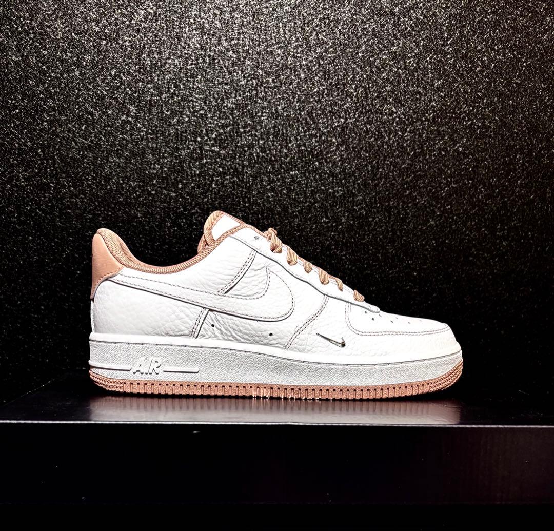 ■新品24.0cm■ナイキ エア フォース 1 07 ミニジュエル メタルロゴ