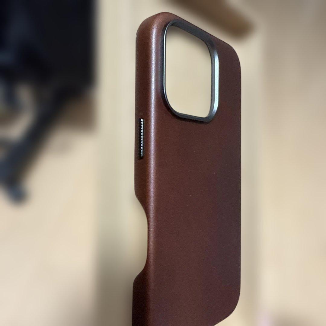NOMAD Traditional Leather iPhone16pro用