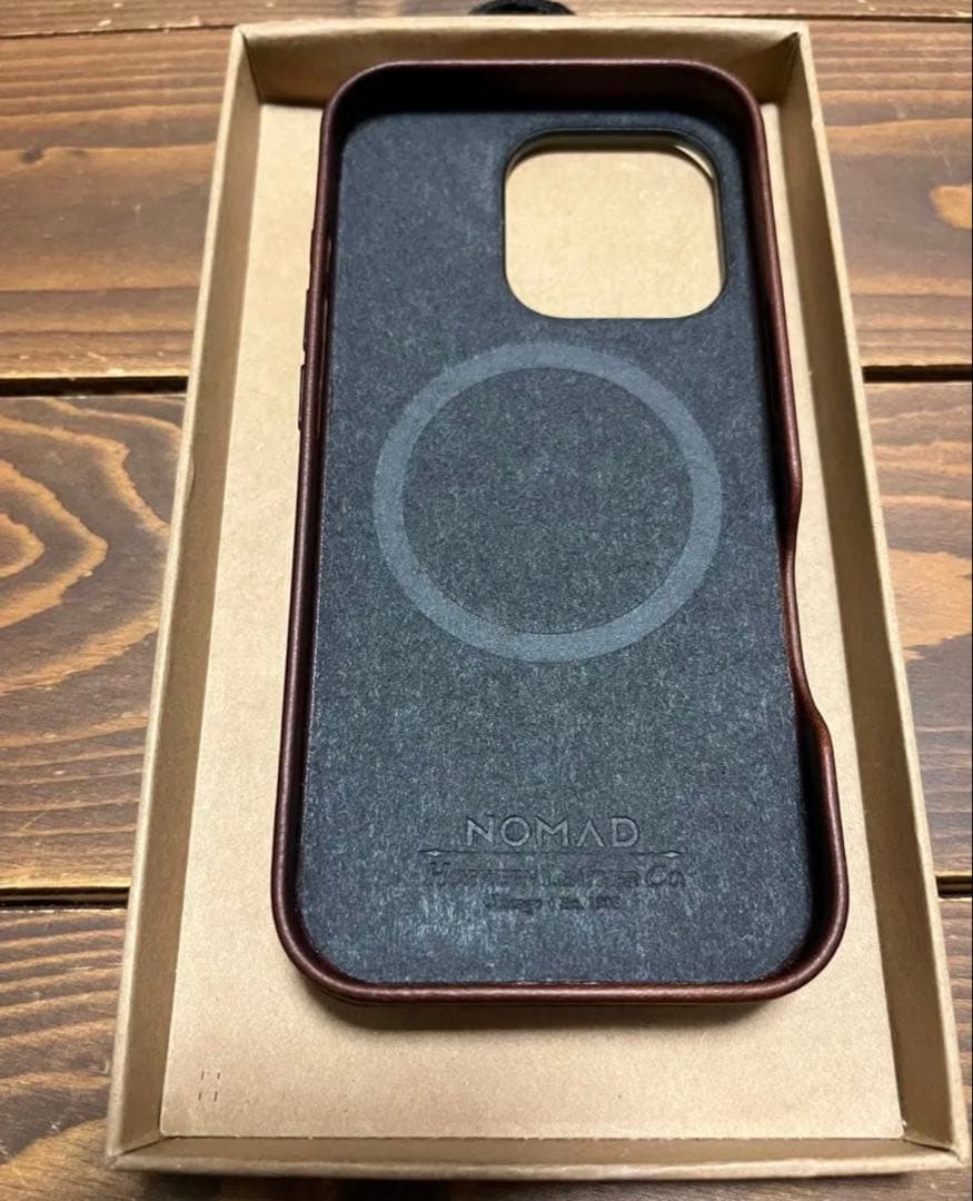 NOMAD Traditional Leather iPhone16pro用