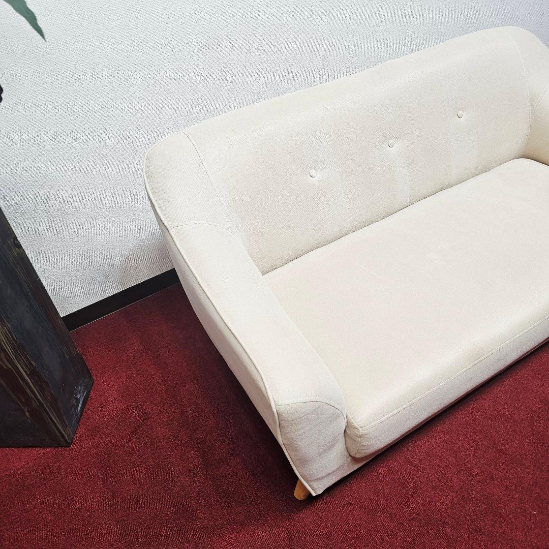 東京23区内送料無料のエレガントなソファ。